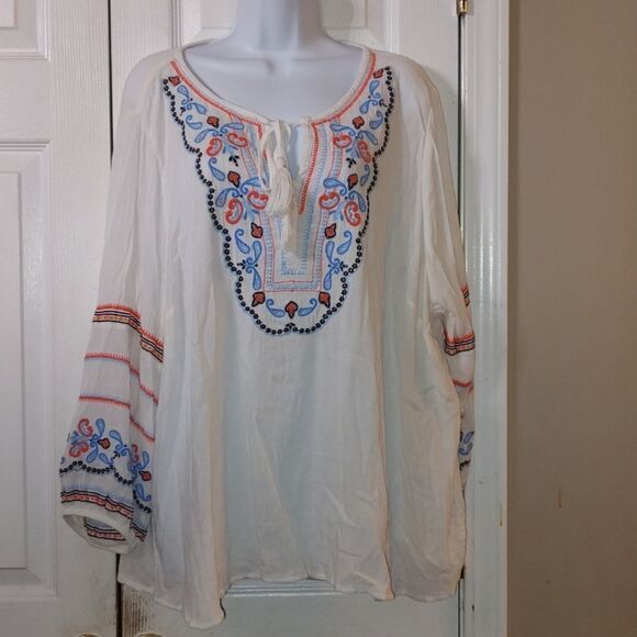 Crown & Ivy Curvy Embroidered Boho Floral Paisley Top Sz - Picture 1 of 5